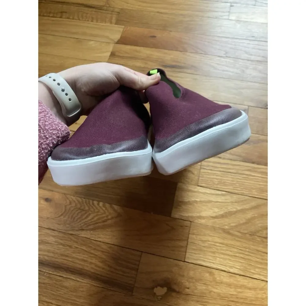 Oofos OOmg EEzee 11 Low Burgundy Casual Walking Comfort Recovery Shoes